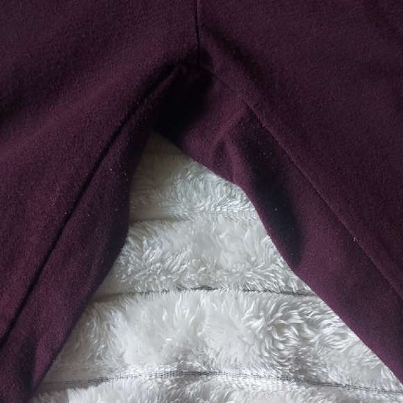 Aerie Women's Black and Burgundy Leggings - Picture 6 of 13